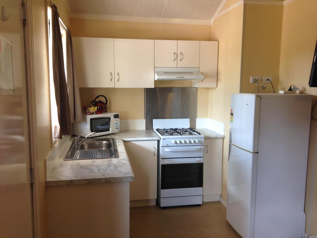 Pinjarra Caravan Park And Cabins Room photo