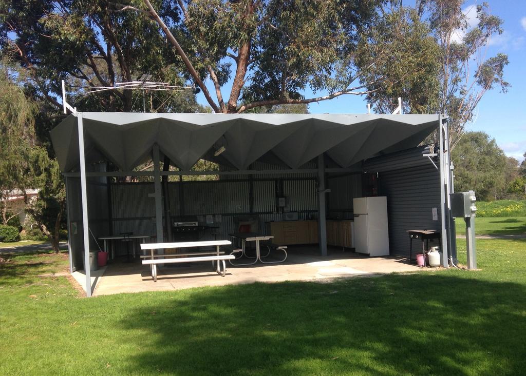 Pinjarra Caravan Park And Cabins Exterior photo